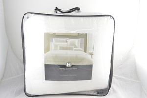 Hotel-Collection-Frame-White-Full-Queen-Comforter-MSRP-350-O153