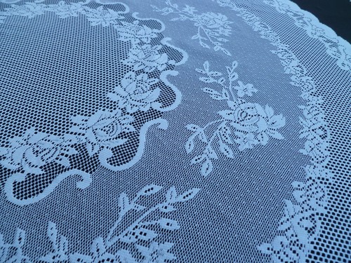 TRADITIONAL FLORAL CREAM LACE STAIN RELEASE TABLE CLOTH 60/" ROUND £12.99 EACH