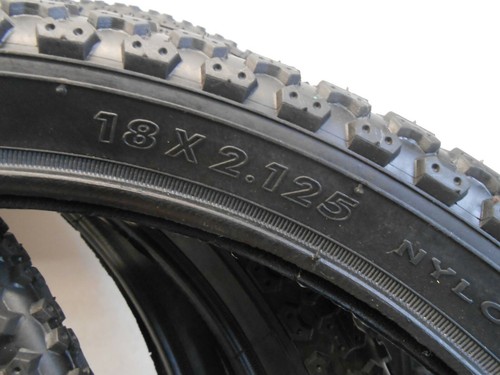 NEUF environ 45.72 cm 18/" x 2.125 /"Enfants Vélo Heavy Duty Tire Knobby Pneu Noir 18 in