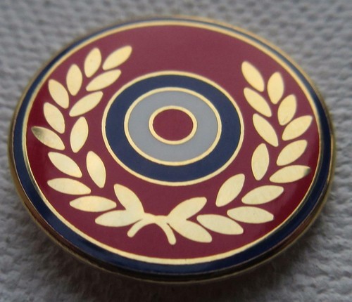 TARGET IN LAUREL SCOOTER MOD BADGE GOLD OR SILVER PLATE RED