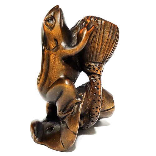 Frog on Lotus Y7086-2/" Hand Carved Boxwood Netsuke