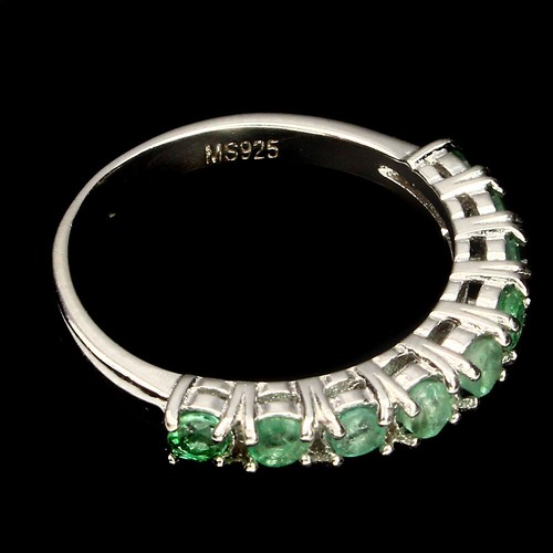 Non chauffé Rond Vert Émeraude 2.5 mm Naturel 925 Sterling Silver Eternity Ring