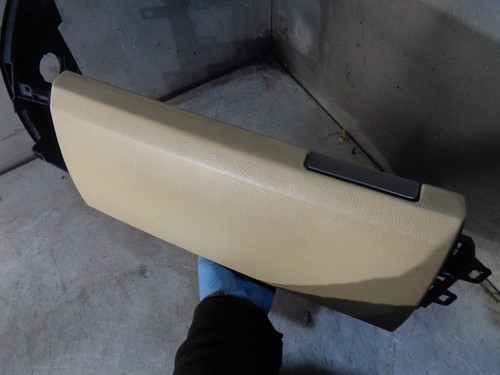 Land Rover discovery 3 2.7 TDV6 HSE 2004-2009 Upper tan cream Glovebox