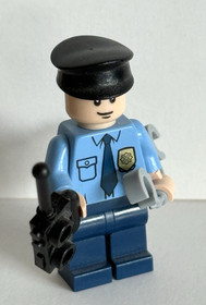 Lego 6864 GUARD WITH RADIO AND HANDCUFFS ~ Batmobile and The Two-Face Chase 2012