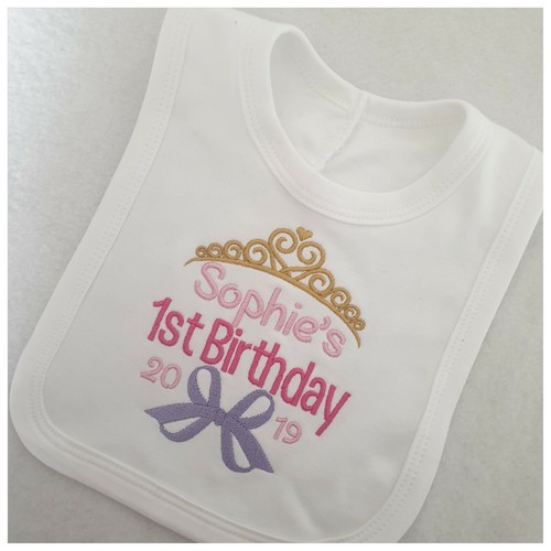 Filles Personnalisé 1st Anniversaire Bib brodé couronne Design Bébé De Vêtements
