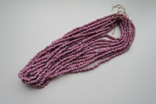 Alte Glasperlen vor 1945 6 mm Necklace /"Crow/" Beads Cheyenne Pink Lavender