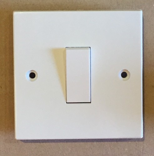 White Plastic 10 x MEM 1 Gang 2 Way 10A Single Switch Made In England US20
