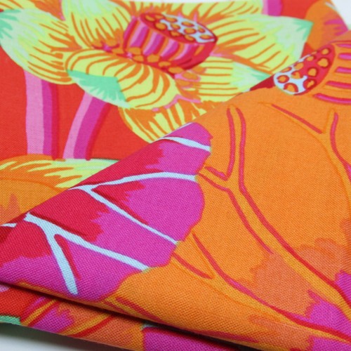 Freespirit fabrics 100/% cotton PINKS Kaffe Fassett 4 Fat Quarter bundle