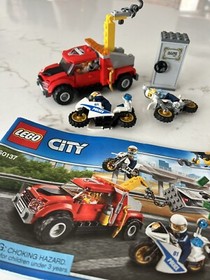 LEGO CITY: Tow Truck Trouble (60137)