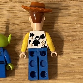 LEGO Toy Story 3 Minifigure - Woody  Alien w/ printed dirt stains 7596 Minifig