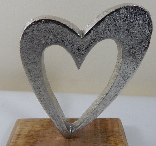 Metal Heart on wood base Ornement Décoration