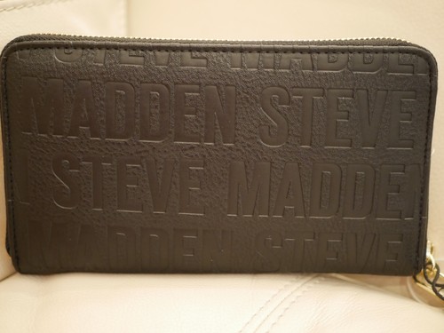 NEW WOMENS STEVE MADDEN ZIP AROUND WALLET BLACK GOLD BZIP WRISTLET LEATHER LOGO