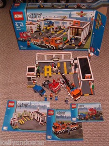 Lego City Garage Instructions on 2009 Lego City Garage Set No 7642 With All Minifigures Instructions