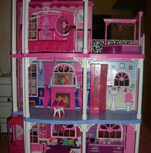 Barbiestory Dream House on Barbie Pink 3 Story Dream House Open But Barely Used Includes A Barbie