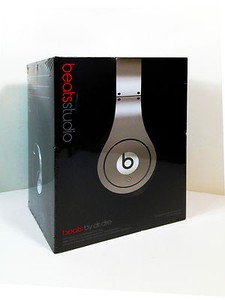 Beats by Dr Dre Studio SILVER Headphones  - WE SHIP WORLDWIDE!!