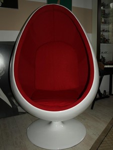 MEN IN BLACK EGG CHAIRS  LAWN CHAIRS AND LOUNGERS