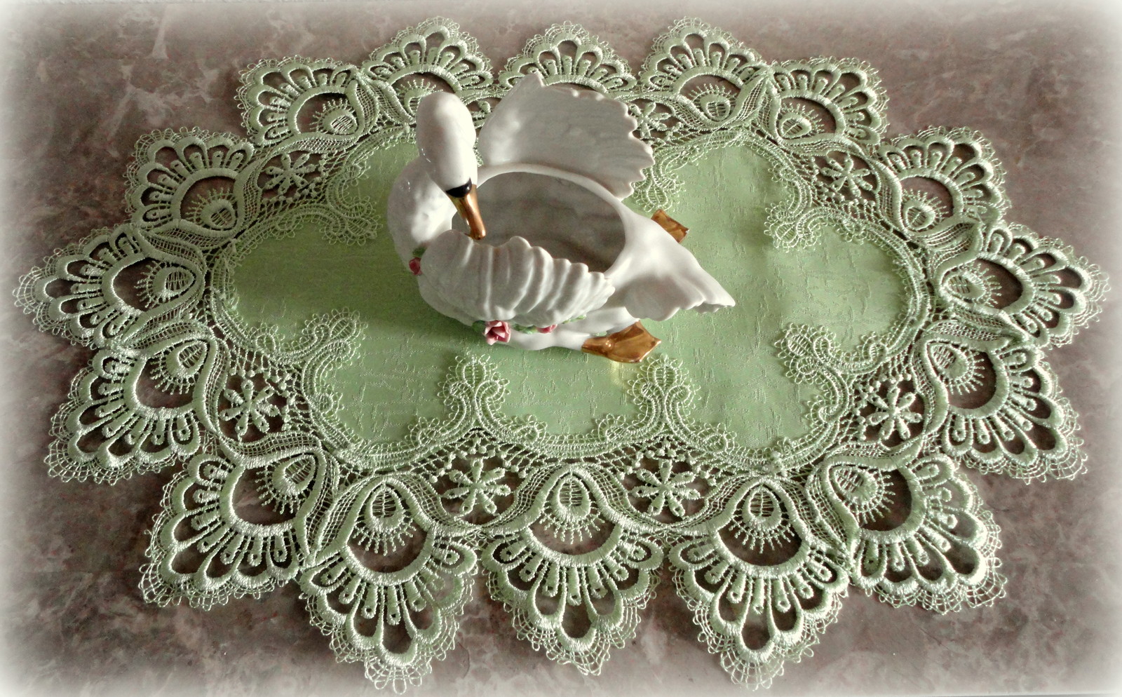 24 CARAT GOLD 22" Lace Doily Placemat 5 Piece Set Formal Affair