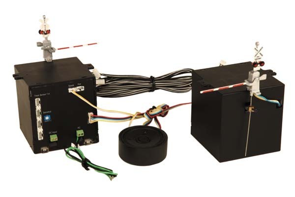 HO Scale -CROSSING RR SIGNALS OPERATES w/GATES BELL SOUND / ASSEMBELED