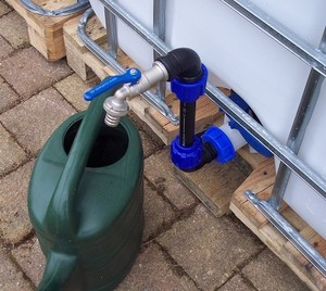 IBC-Schwanenhals-3-4-Auslaufhahn-fuer-Regenwassertank-Wasser-und-Regenfass-NEU