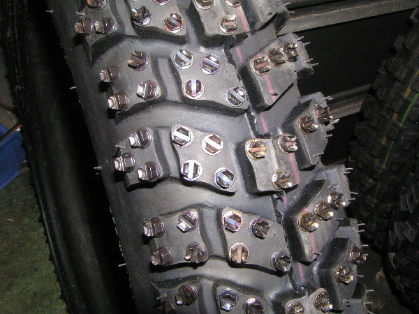 http://i.ebayimg.com/t/KOLD-KUTTER-RACING-TRACK-TIRE-ICE-STUDS-SCREWS-3-8-375-/19/!CBMN(2!EGk~$(KGrHqUOKjsE0ZekV7WMBNGn(HPCvQ~~_3.JPG