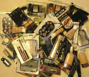 Wild Cosmetics on Pieces Of Assorted Makeup Cover Girl Wet N Wild Avon Hard Candy   Ebay