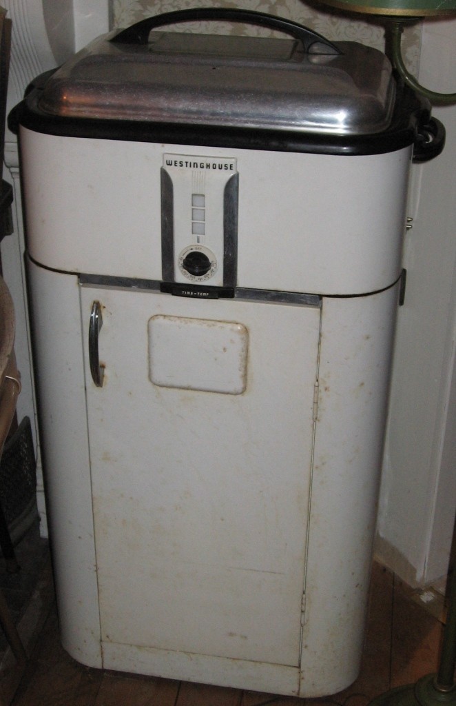 Mid Century Westinghouse Roaster Oven with Rolling