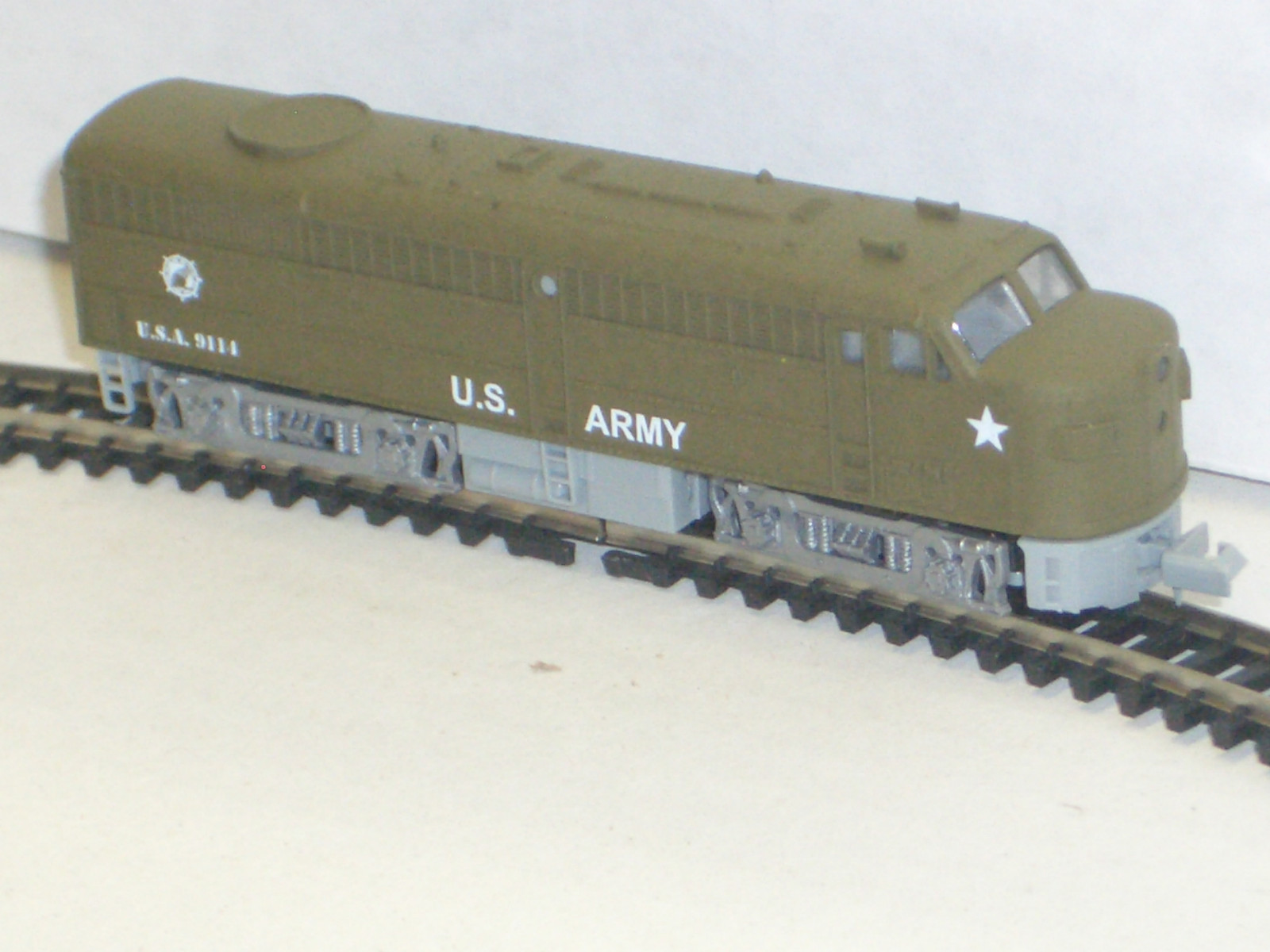 SCALE TRAIN US ARMY F-2 A LOCOMOTIVE TRAINS US ARMY F-2 A LOCOMOTIVE 