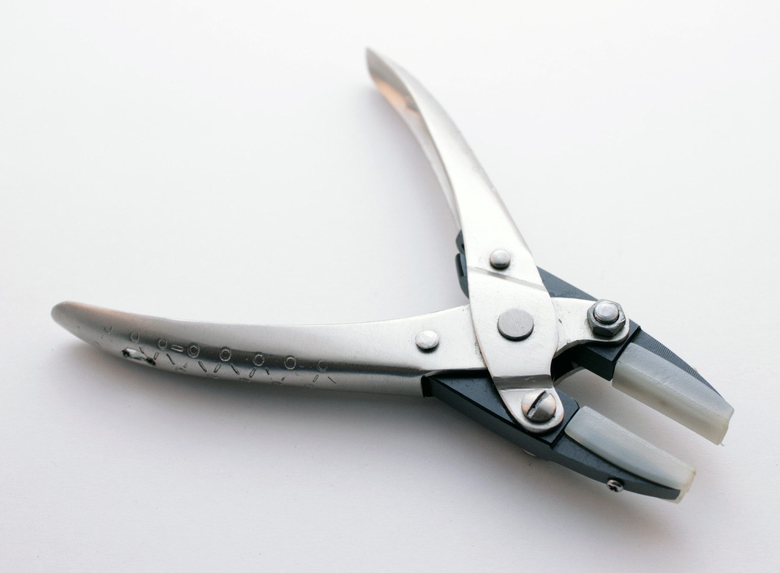 PARALLEL ACTION FLAT NOSE NYLON JAWS PLIER 51/2" JEWELRY HOBBY CRAFTS