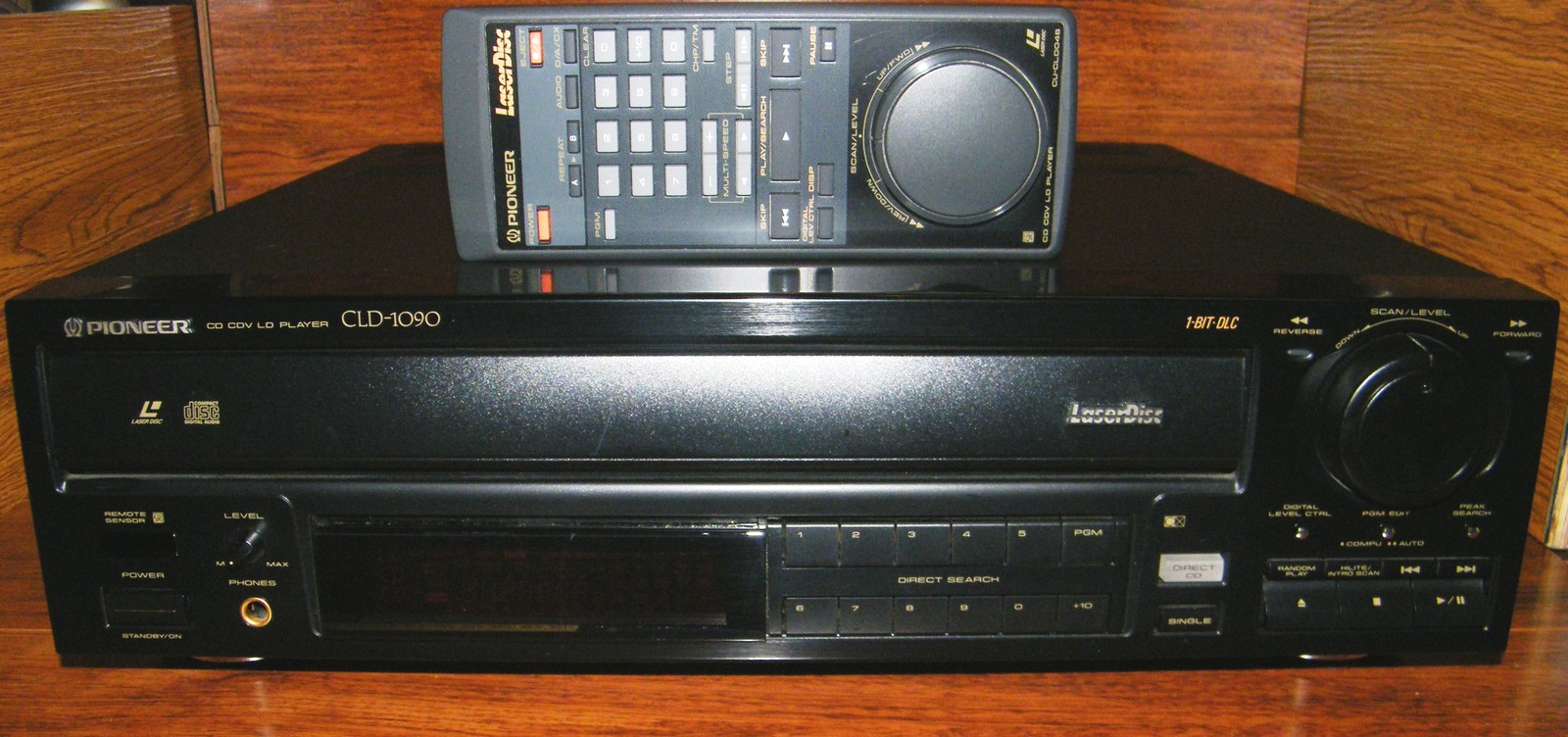 Pioneer CLD1090 CD CDV LD Digital Optical Laserdisc Player With Remote