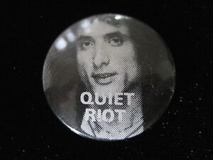 Das Bild wird geladen Quiet-Riot-Kevin-DuBrow-Rock-Pin-Badge-Button-