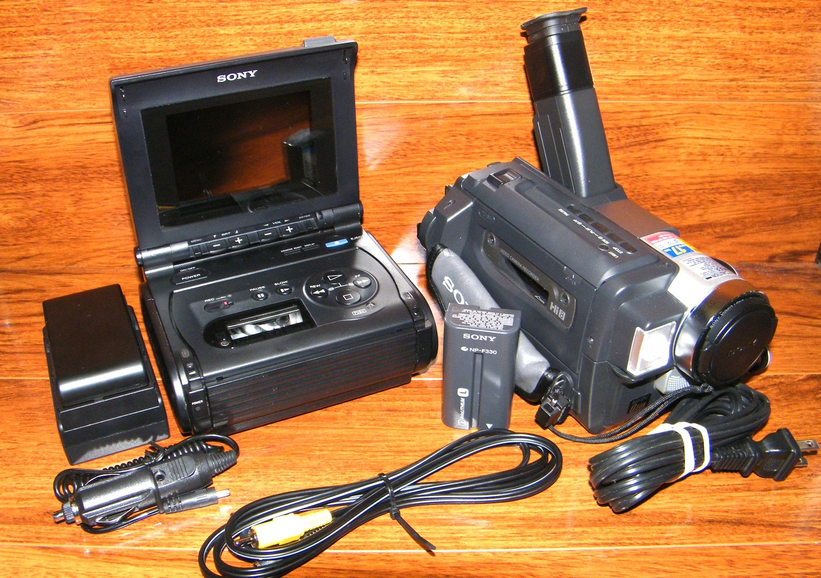 Sony GVS50 8mm VIDEO8 HI8 Video Walkman TRV58 Nightshot Camcorder IN