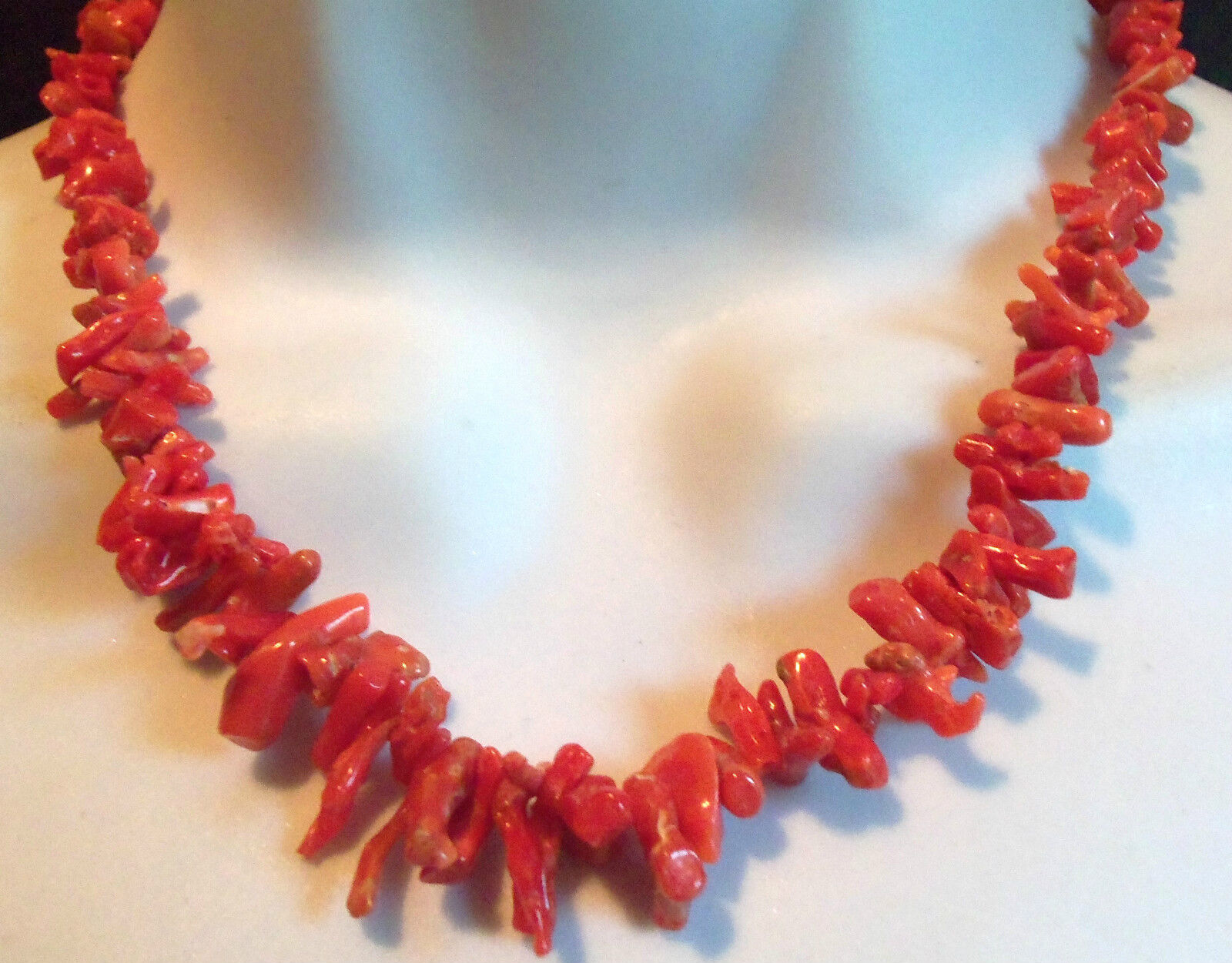 VINTAGE GENUINE DARK CORAL BRANCH NECKLACE ESTATE JEWELRY 16GR Pretty