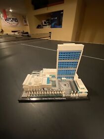 LEGO LEGO ARCHITECTURE: United Nations Headquarters (21018)