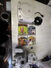 SEGA DREAMCAST- White 2 Controllers VMU Rumble Pack And 4 Games All Cords ￼