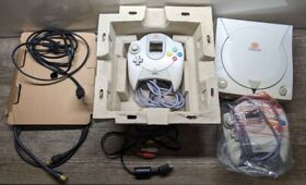 Sega Dreamcast Console Bundle 9 Games 2 Controllers RF Adapter and original box!