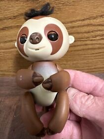 WooWee, Fingerlings Interactive Baby Monkey Finger Toy, Brown, Works