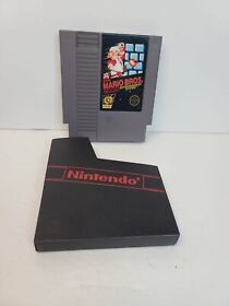 Super Mario Bros NES Nintendo Entertainment System 5 Screw Cartridge + Sleeve