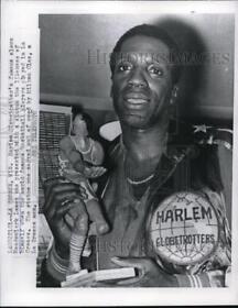 1967 Press Photo La Crosse Wis Harlem Globetrotter Meadowlark Lemon - nes19399