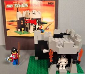 Lego Castle Royal Knights 6036 Skeleton Surprise (1995): 100% Comp w/Instruction