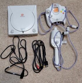 Sega Dreamcast Console Complete W/ Cables, Controllers & 6 Games