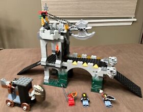 Lego 8822 Gargoyle Bridge Knights Kingdom Castle w/Minifigures 99% Complete