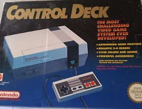 Nintendo Entertainment System NES Control Deck Console Boxed + Extra Controller 