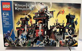 New Lego 8877 Knight's Kingdom "Vladek's Dark Fortress" 967 pcs 2005 Sealed Box