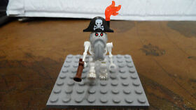 T224 LEGO Castle Pirates Skeleton Ship Captain Minifigure from 7029 NEW