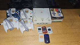 Sega Dreamcast Console Bundle NTSC 5 Games, 4 Cntrls, 3 VMUs, 2 Memory Cards
