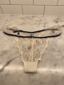NEW AUBADE PARIS SEXY THONG PANTY - L - LACE - VELVET BORDER W/BOW AND WINGS!!!