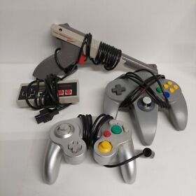 Lot of 4 Nintendo Controllers - Zapper - NES - Gamecube - N64 - Untested