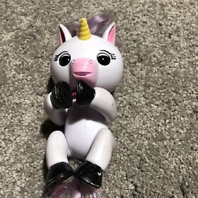 Fingerlings- Interactive Baby Unicorn - Gigi (White with Rainbow Mane) By WowWee