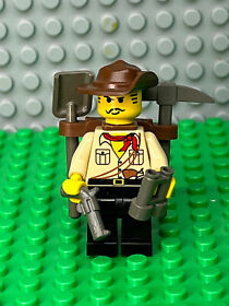 LEGO Adventurers Johnny Thunder Minifigure Desert Backpack Tools Gun 5988 5900