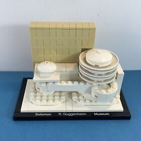 LEGO 21004 Solomon R. Guggenheim Museum Almost Complete No Box No Instructions